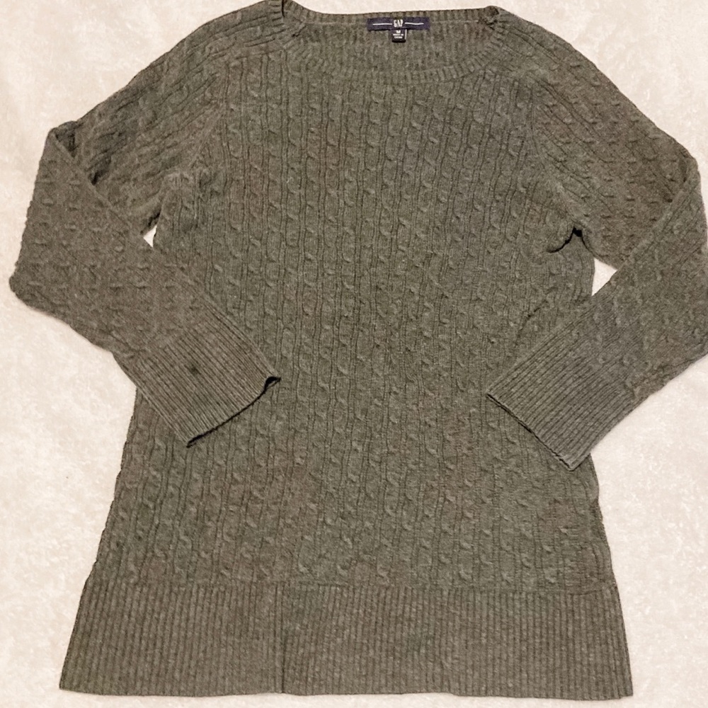 🌸 3 for $12! GAP gray cable knit sweater